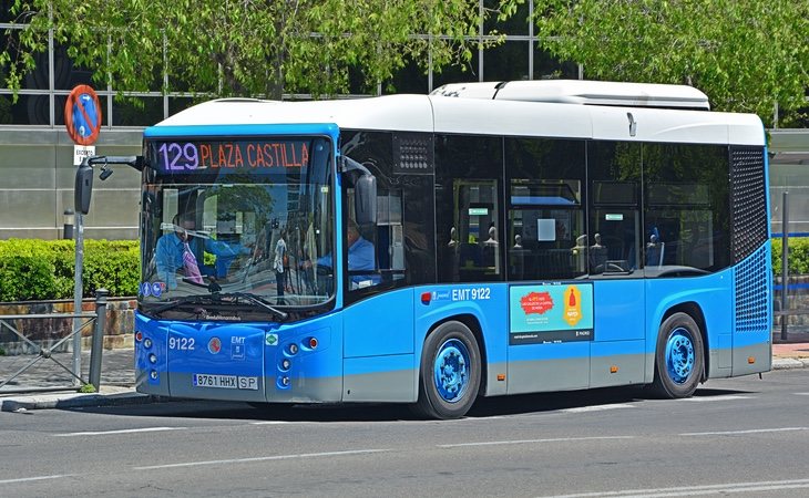 La mujer fue atacada en el interior de un autobús de la EMT de Madrid