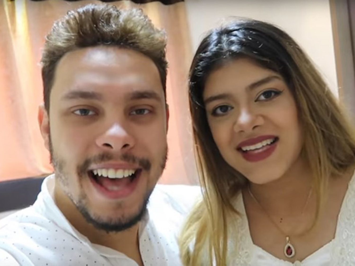Una pareja de youtubers maltrata a su bebé ante la cámara para conseguir más seguidores