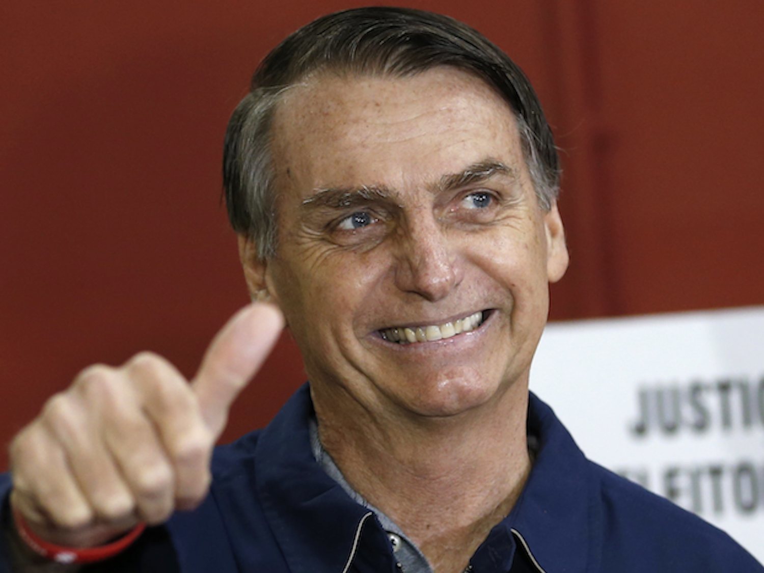 Bolsonaro pide "hacer caca una vez cada dos días" para preservar el medio ambiente