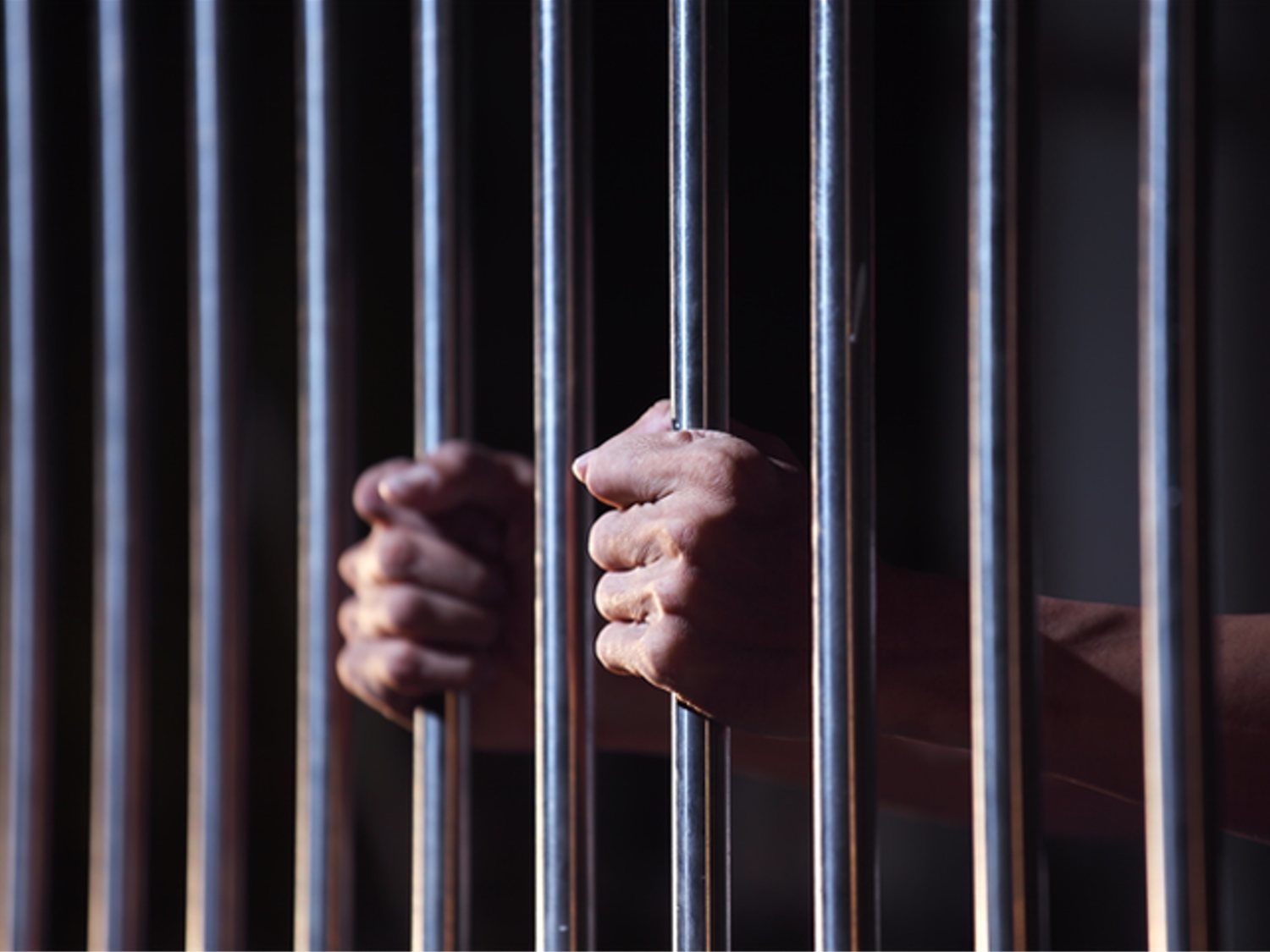 Prisión para el padre que violaba a sus tres hijas con el consentimiento de la madre