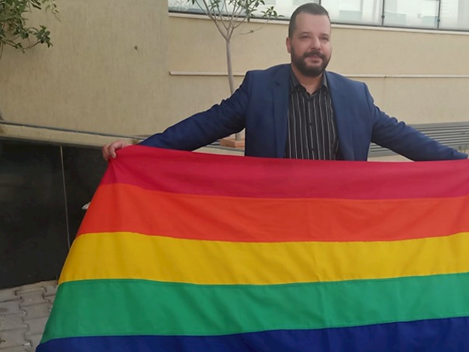 Así es Mounir Baatur, el primer candidato gay a presidir Túnez