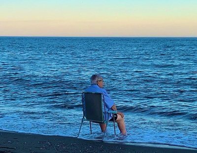 La emotiva historia detrás de la foto viral del hombre llorando frente a La Malagueta