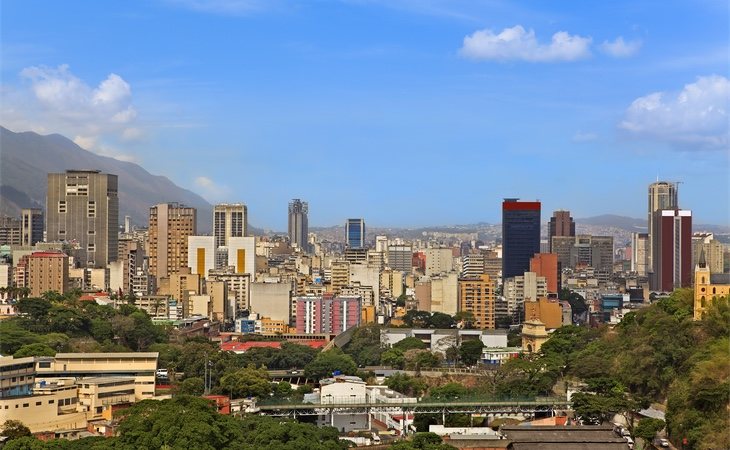 El flamante skyline de Caracas no esconde la realidad existente en sus calles