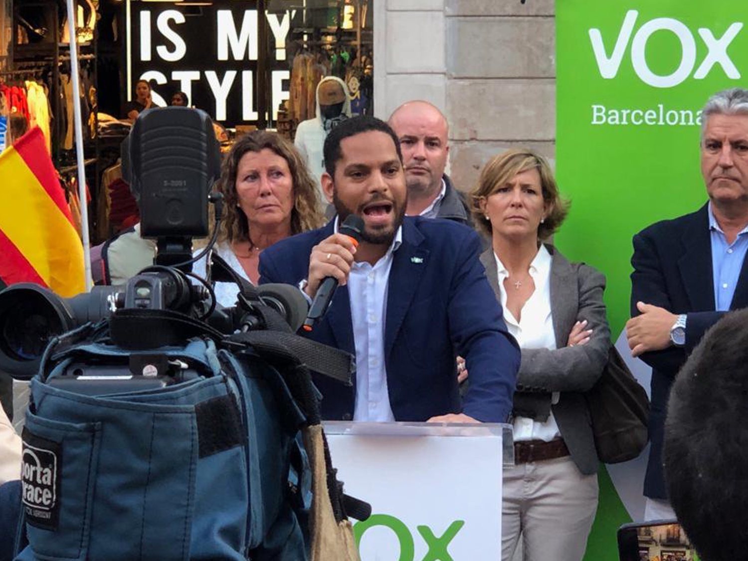 Un líder de VOX carga contra el reparto de preservativos en un concierto y pide "esperar"