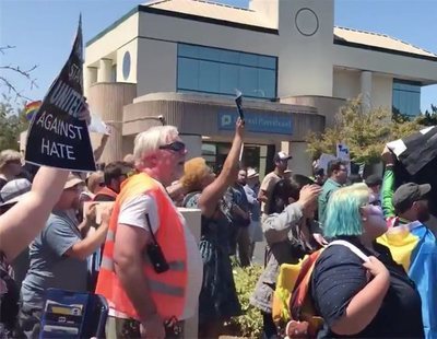 Manifestantes LGTBI consiguen doblegar a los homófobos del Orgullo Hetero en California