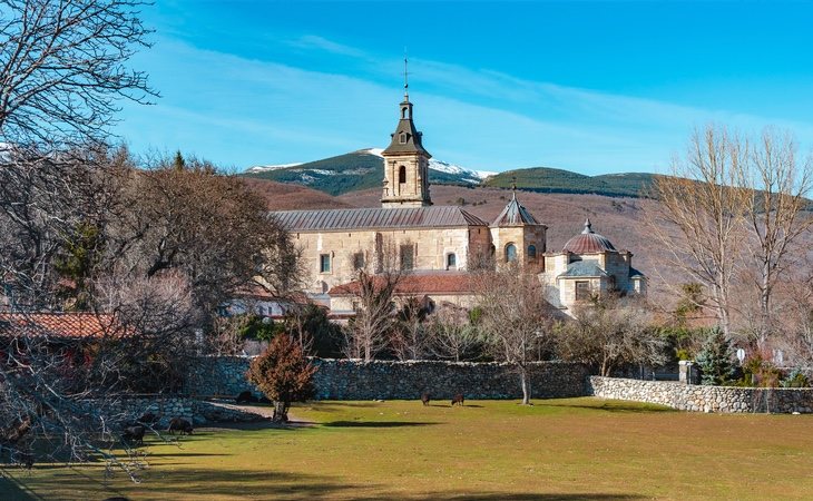 El monasterio de El Paular corona el bosque y su visita es altamente recomendable