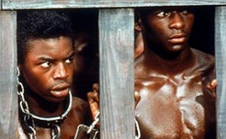 La serie 'Raíces' de 1977 se centra en la historia de Kunta Kinte, un esclavo de Gambia