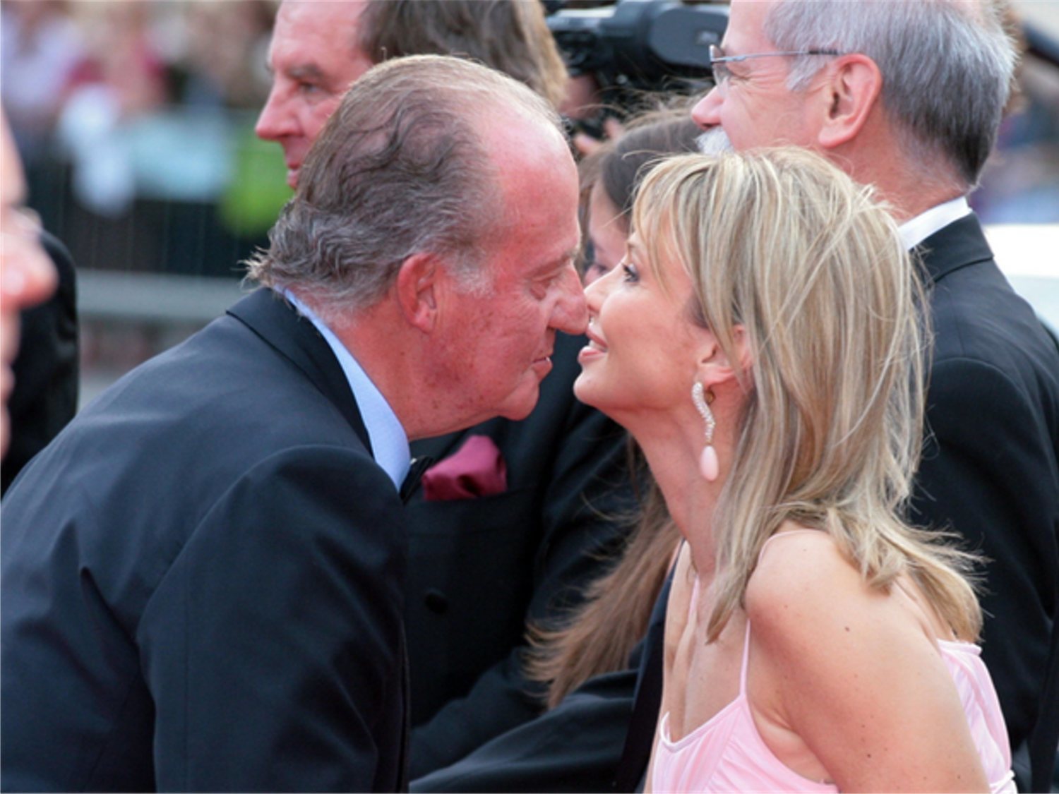 Don Juan Carlos, en jaque: Anticorrupcion interrogará a Corinna por sus turbios negocios