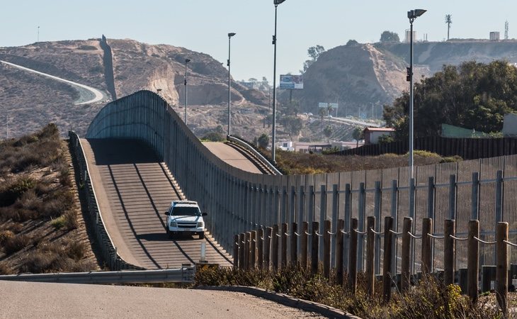 VOX se ha sumado a la idea trumpiana de construir un muro infranqueable para frenar la llegada de migrantes