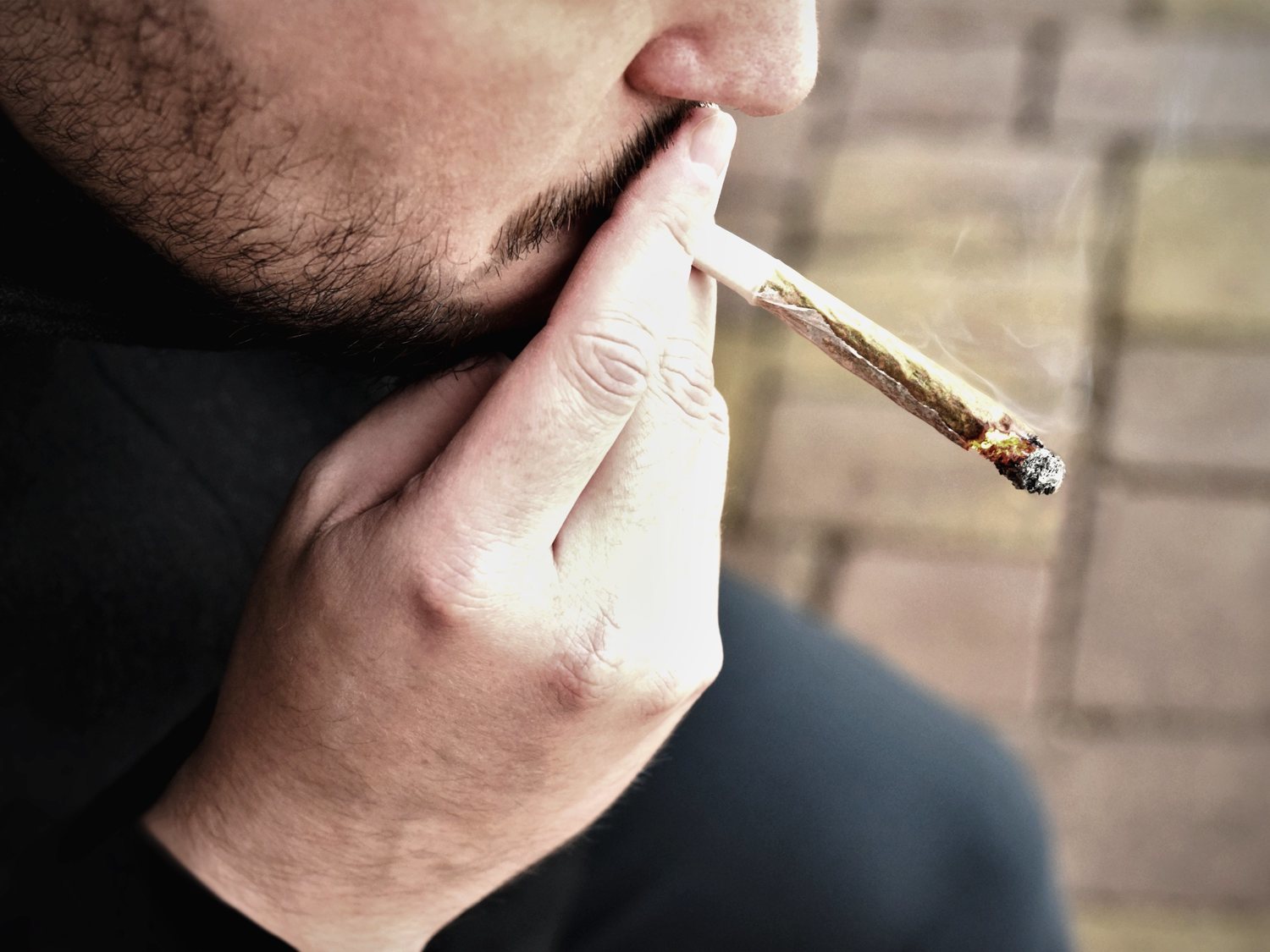 Multado con 10.401 euros en Murcia tras ser sorprendido con un porro en el bolsillo