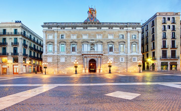 La Generalitat también habría despedido a más de 17.000 funcionarios de carerra en los últimos cinco años