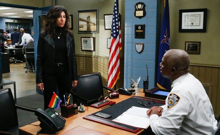 Rosa Díaz y el capitán Holt en 'Brooklyn Nine-Nine'