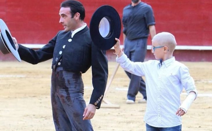 Adrián junto a Enrique Ponce