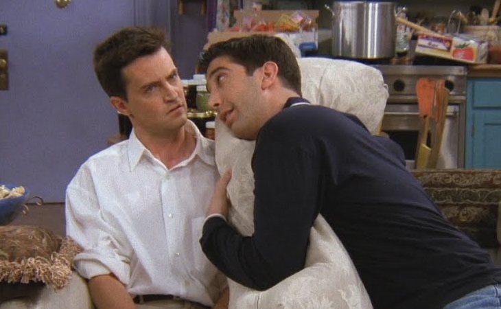 Chandler aconseja a Ross en 'Friends'