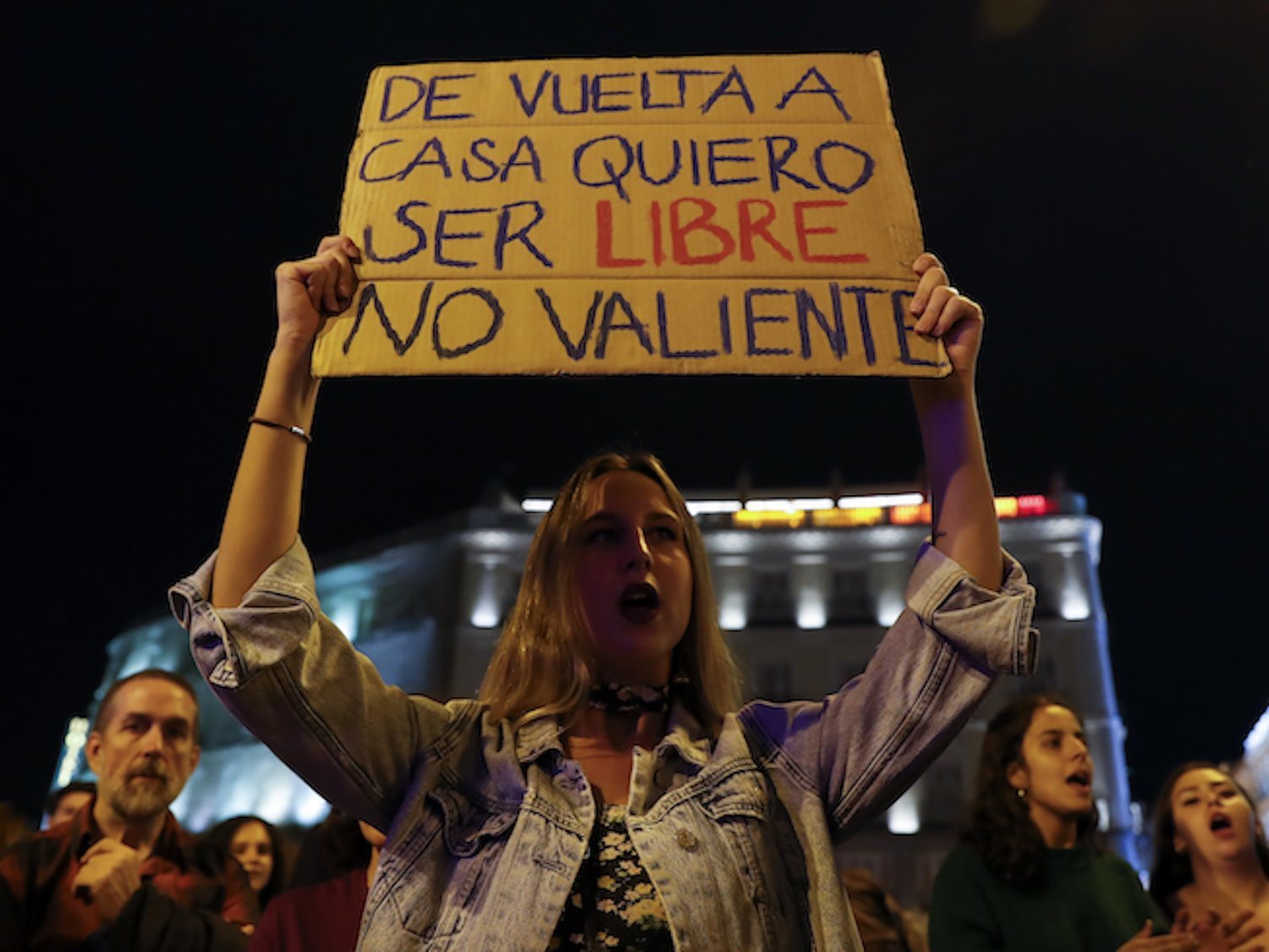 La emergencia feminista toma las calles en 'la noche violeta': "Basta ya de violencia patriarcal"