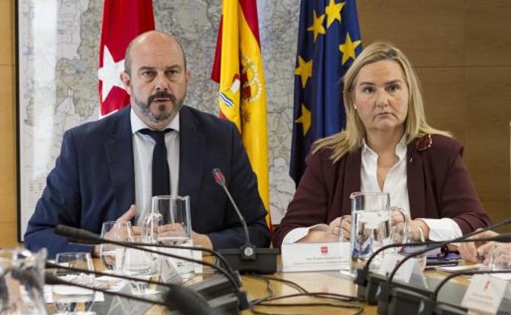 El expresidente de la Comunidad de Madrid, Pedro Rollán, junto a Rosalía Gonzalo