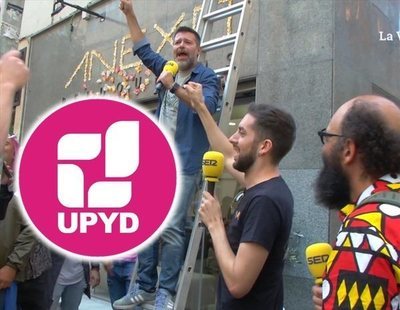 David Broncano asalta la sede de UPyD al grito de "¡Con Rivera no!"