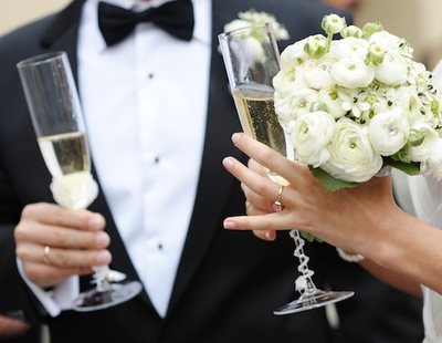 Viola a la dama de honor dos días antes de su boda, la novia le pilla y aun así se casan