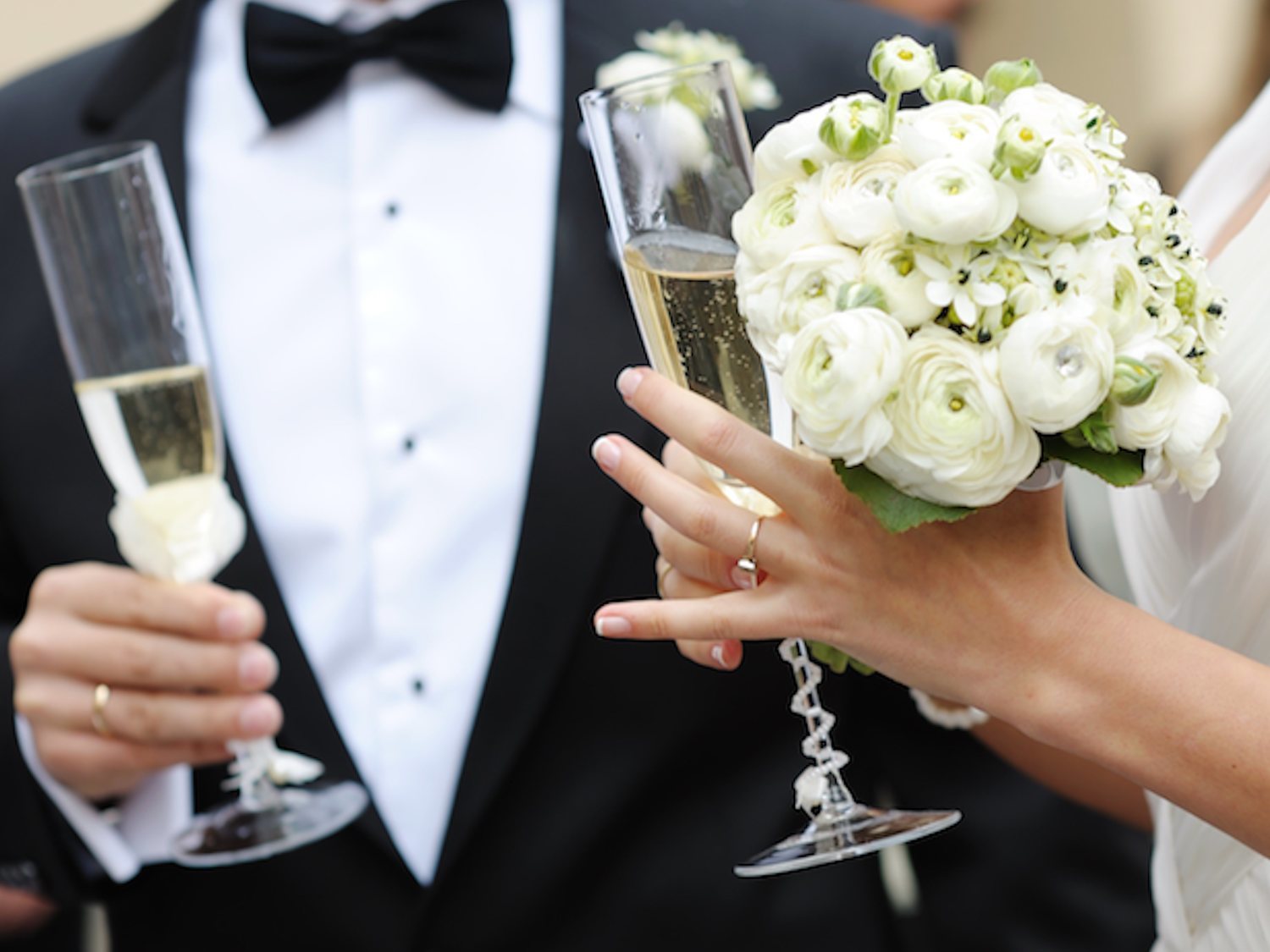 Viola a la dama de honor dos días antes de su boda, la novia le pilla y aun así se casan