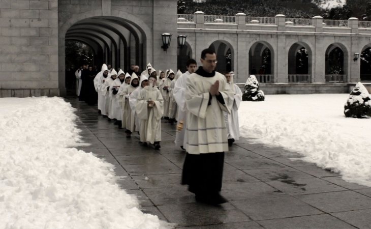 Imagen de 'A la sombra de la cruz', de Alessandro Pugno