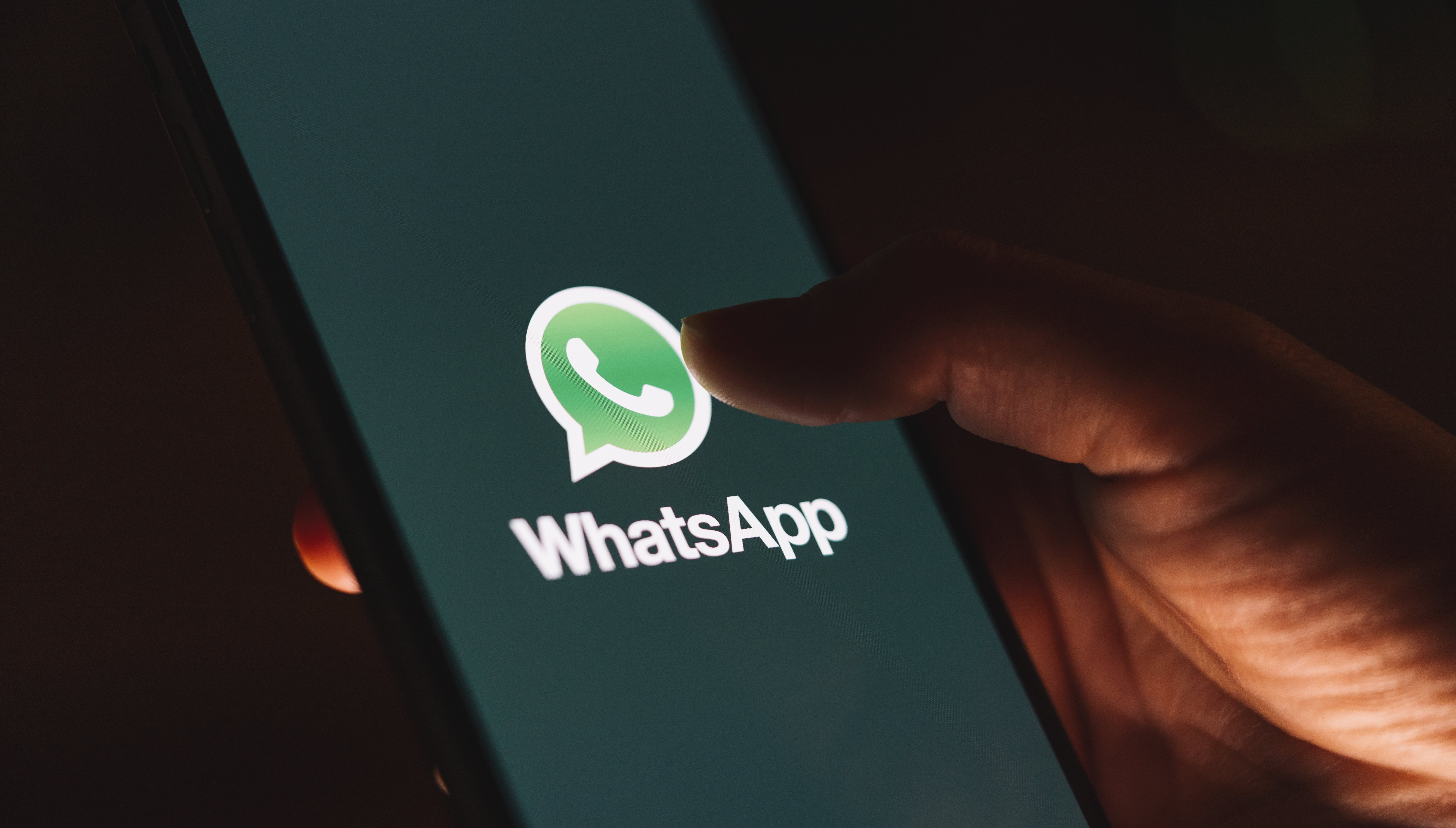 WhatsApp incorpora el modo oscuro