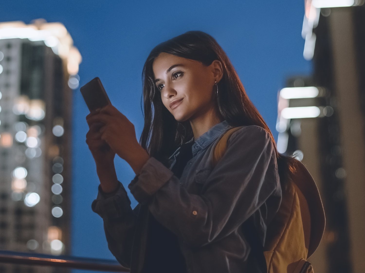 Cómo poner el modo oscuro en WhatsApp e Instagram y qué beneficios tiene