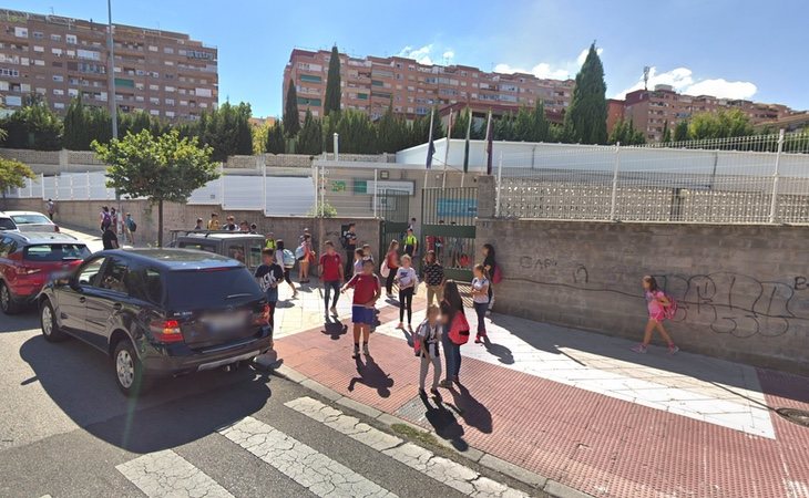 Puerta de acceso al IES Az-Azait en Jaén