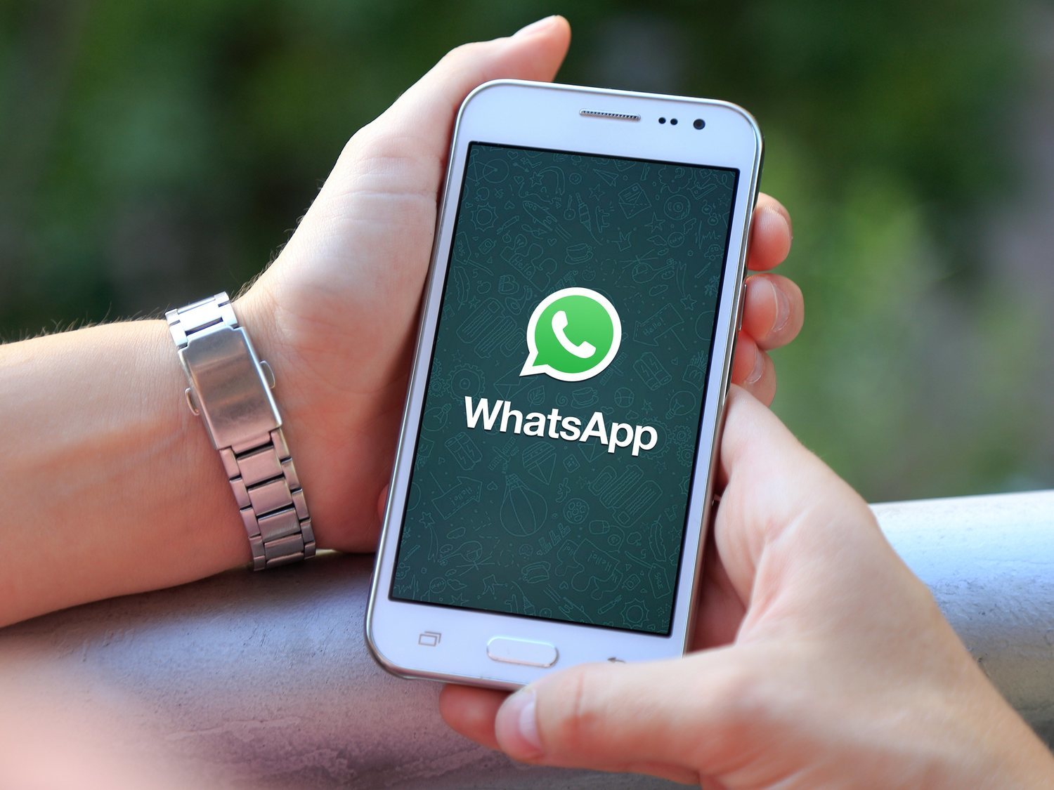 WhatsApp bloquea a cientos de usuarios por bromear con la pedofilia