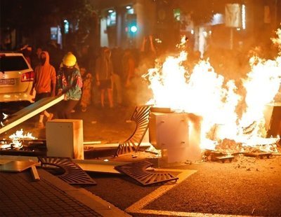 Graves disturbios en Barcelona: barricadas, fuego y cargas policiales