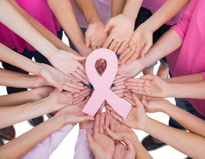 ¿Por qué se utiliza un lazo rosa como símbolo del Día contra el Cáncer de Mama?