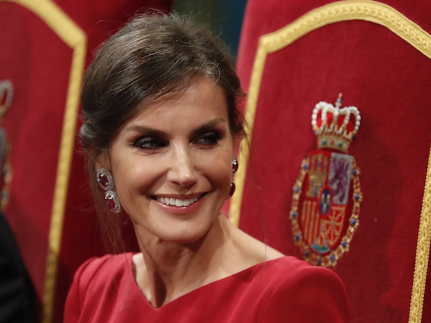 La mirada asesina de la reina Letizia que inquieta a las redes: ¿Maléfica o el Joker?