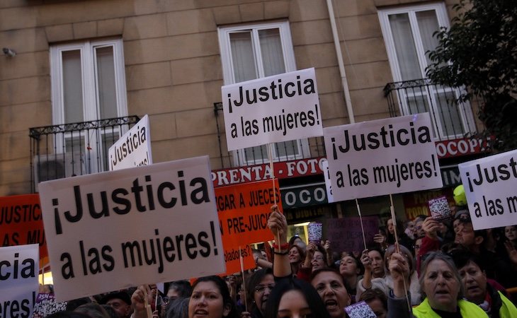 La sentencia a 'La Manada' fue muy criticada ya que los jueces consideraron que fue abuso sexual y no violación