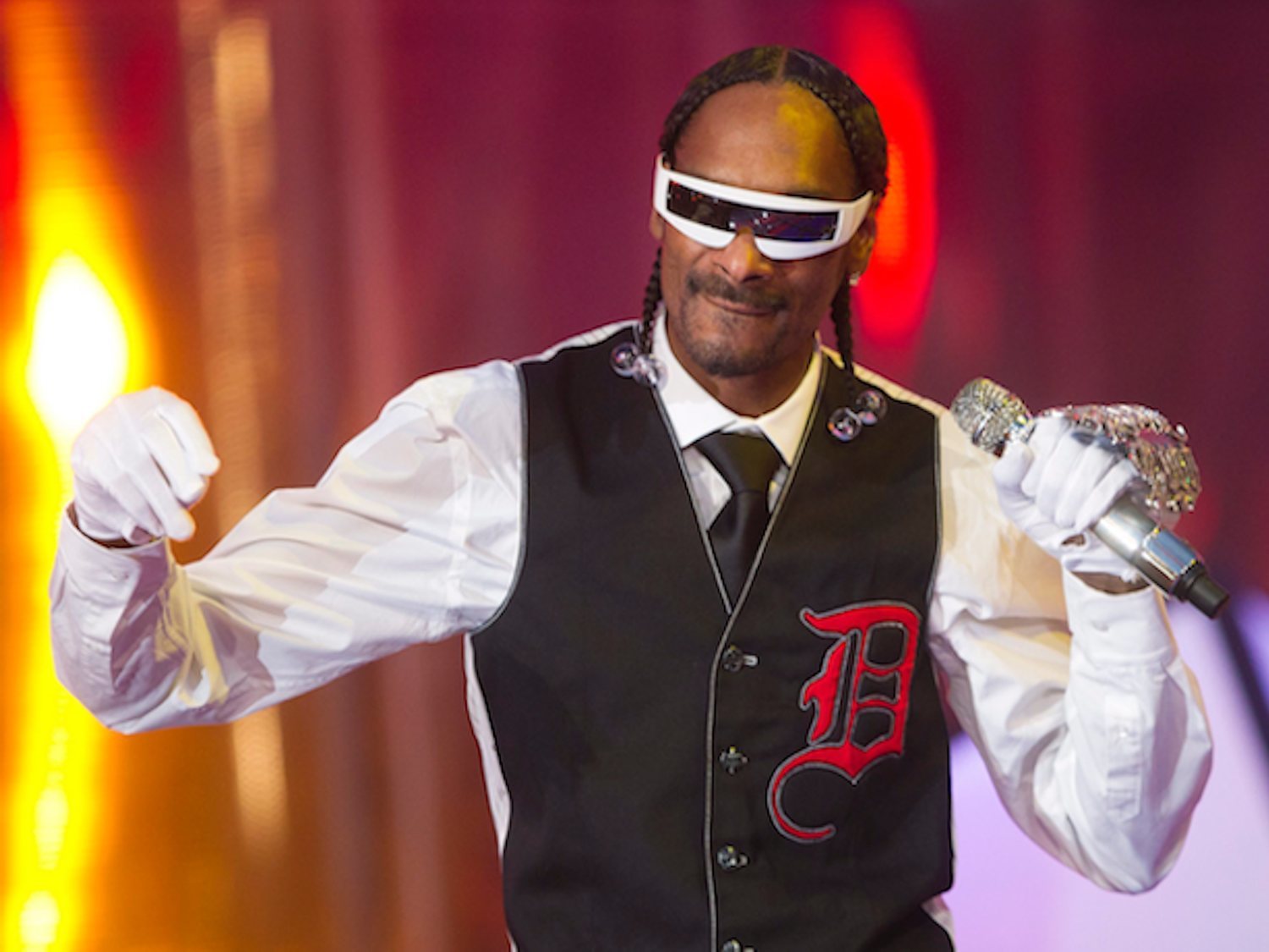 40.000 euros al año solo por liar porros: el trabajo más loco de un empleado de Snoop Dogg