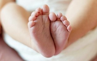 Bebé sin rostro, uno con las piernas invertidas y otra con dos vaginas: las negligencias del obstetra portugués