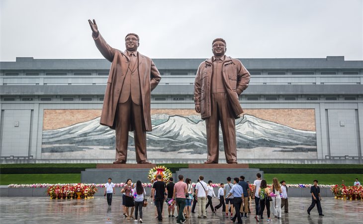 Pyongyang sigue contando con una dictadura totalitaria, ejercida por Kim Jong-un, nieto del fundador del Estado socialista norcoreano, tras la Guerra de Corea