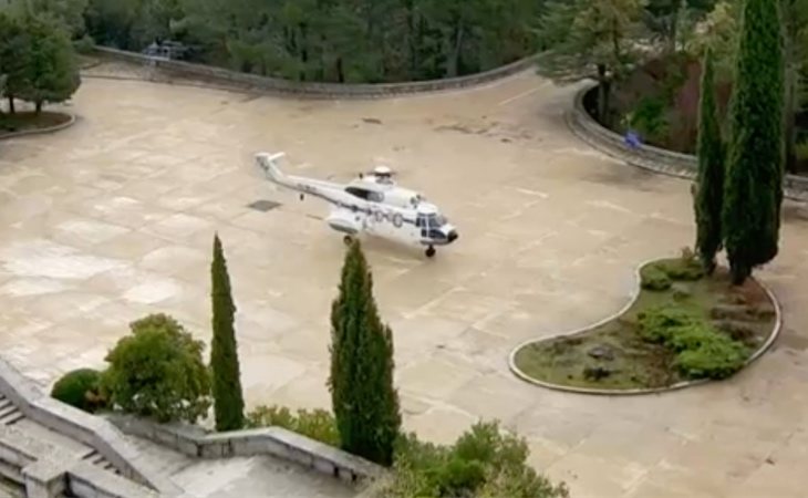 Llega al Valle de los Caídos el helicóptero que trasladará los restos de Franco al cementerio de Mingorrubio en El Pardo