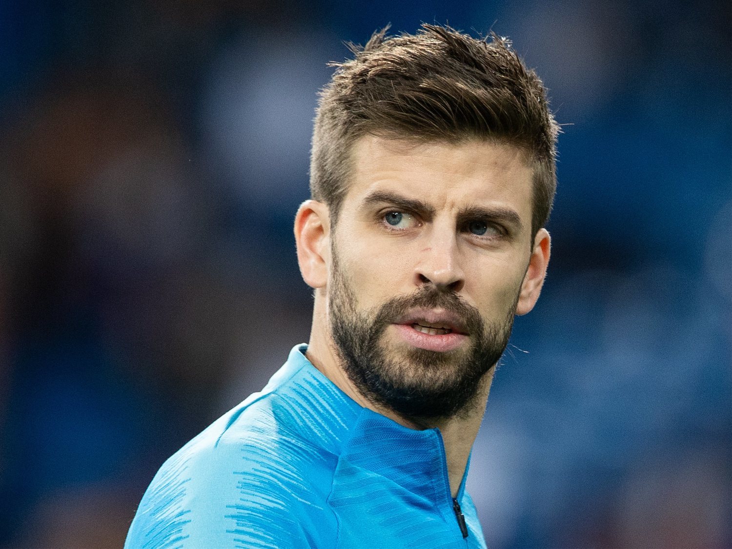 Piqué difunde su teléfono por Twitter y hace un espectacular regalo a un fan