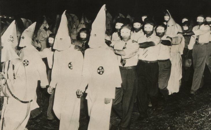 El Ku Klux Klan nació tras la Guerra de Secesión estadounidense para defender la supremacía blanca y condenar la presencia negra en Estados Unidos