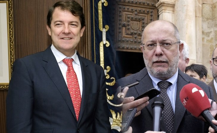 El presidente de Castilla y León, Alfonso Fernández Mañueco (PP, izq) y el vicepresidente Francisco Ige (Ciudadanos, dcha)