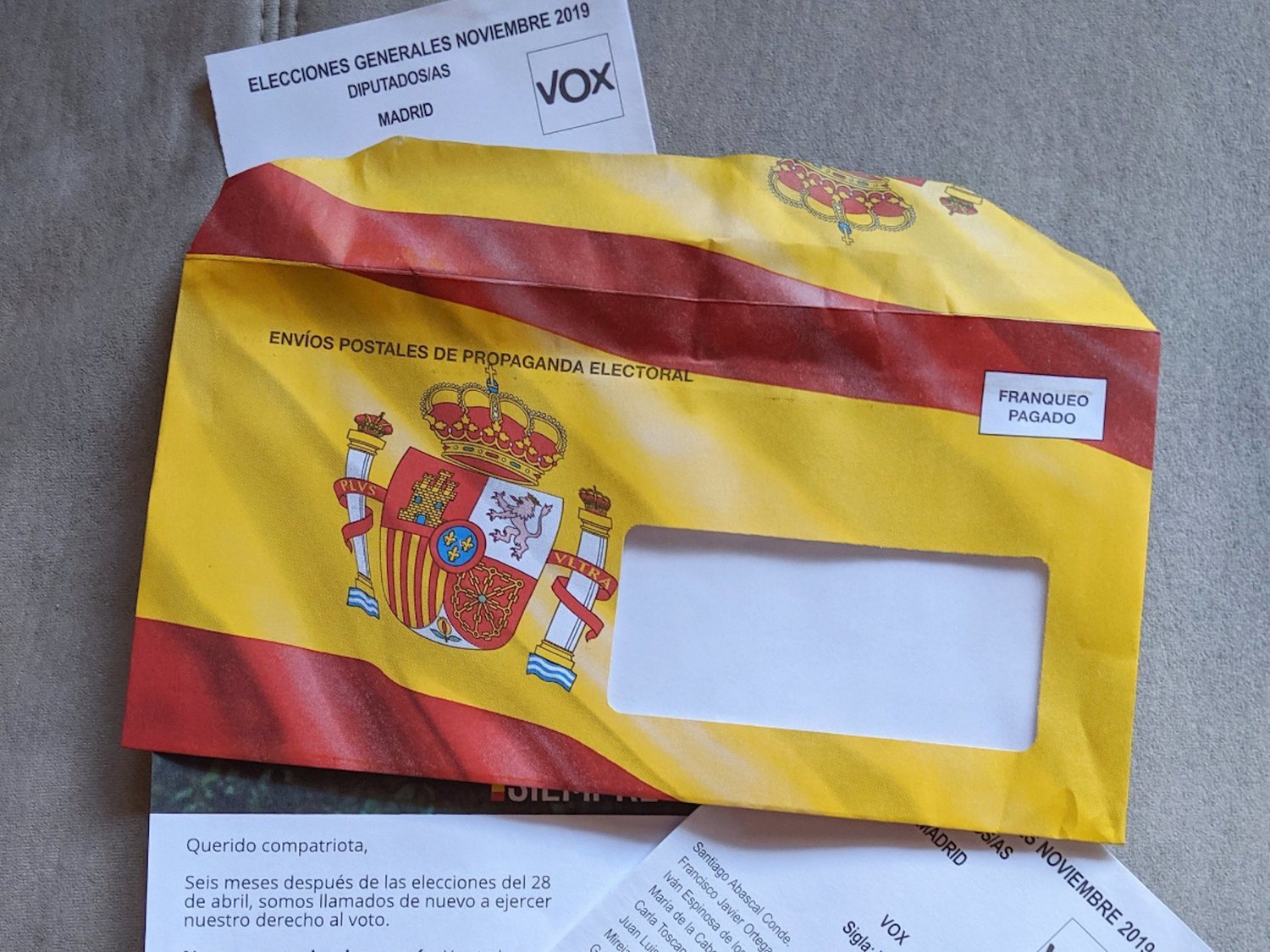 VOX introduce cartas en buzones que se dieron de baja en el censo de propaganda electoral