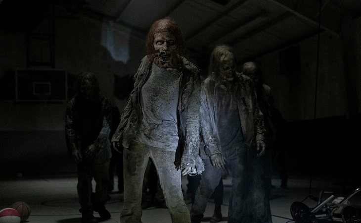 Varios caminantes en 'The Walking Dead'