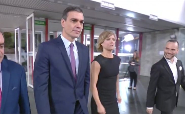 El presidente del Gobierno en funciones y candidato del PSOE, Pedro Sánchez, llega al Pabellón de Cristal donde se celebra el debate electoral