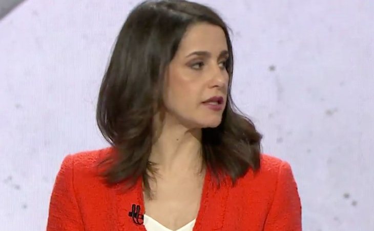 En el bloque de Sanidad y Educación, Inés Arrimadas habla de Cataluña y Torra