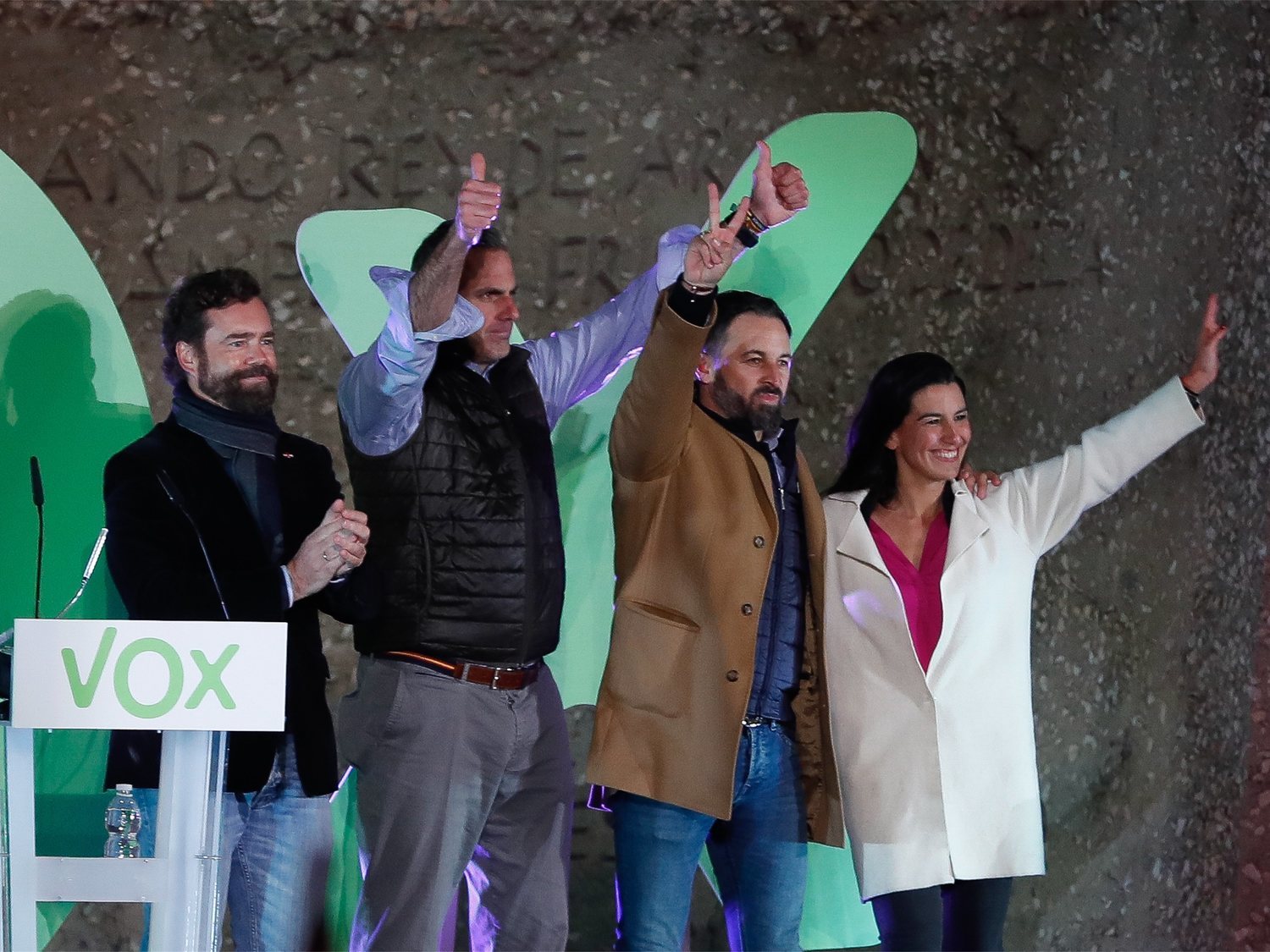 La Junta Electoral advierte a VOX de que no puede vetar a periodistas y sus líderes se van a misa