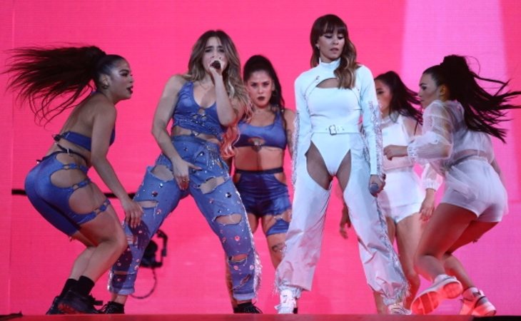 Lola Índigo y Aitana sobre el escenario de Los 40 Music Awards 2019