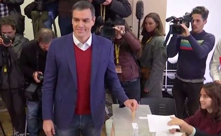 Pedro Sánchez ya ha votado: 'El voto de hoy decidirá la España de mañana'