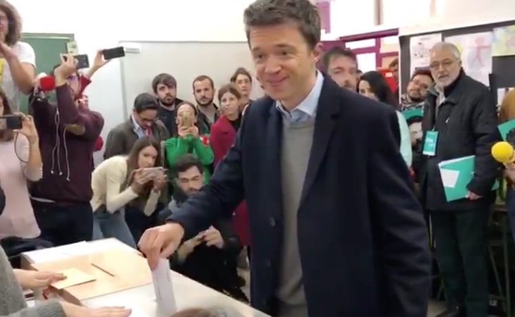 Íñigo Errejón (Más País), tras votar: 'Si la gente acude a votar, puede haber una mayoría demócrata y progresista'
