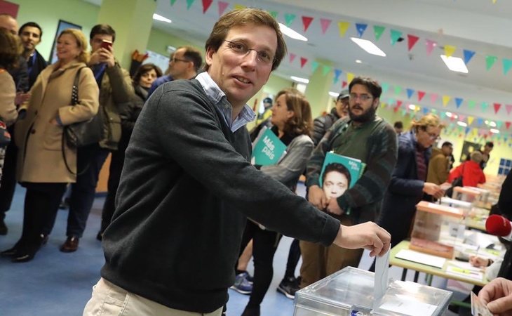 José Luís Martínez-Almeida, alcalde de Madrid, ya ha votado: 'Espero que nadie se quede en casa'