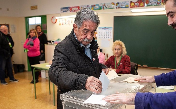 Miguel Ángel Revilla (PRC), presidente de Cantabria, reconoce que está 'un poco preocupado' por la abstención