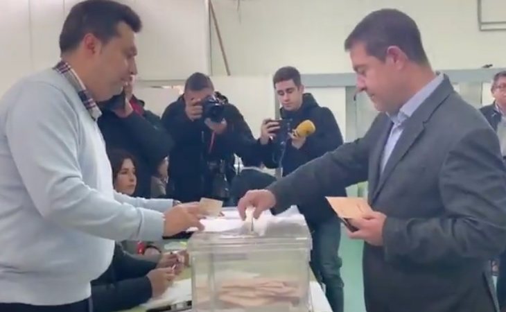 Emilio García-Page (PSOE), presidente de Castilla-La Macha, ha animado a la ciudadanía a ir a votar porque no hacerlo, ha advertido, 'produce ...